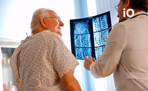 Yaşlılarda Omurga Kırıkları: Korse mi, Çimento mu, Vidalı Ameliyat mı?